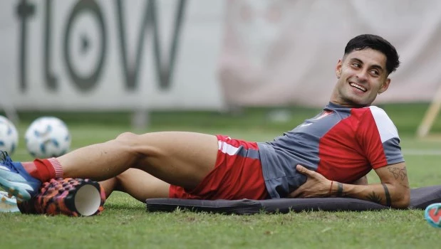 Le dieron el alta al futbolista de Estudiantes que sufrió convulsiones en el partido contra Boca