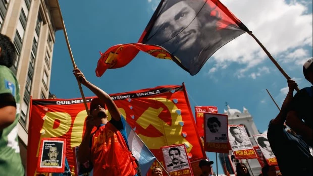 La ultraizquierda sueña con una rebelión callejera que barra al Gobierno liberal. Algunos sectores peronistas agitan el mismo espectro golpista.