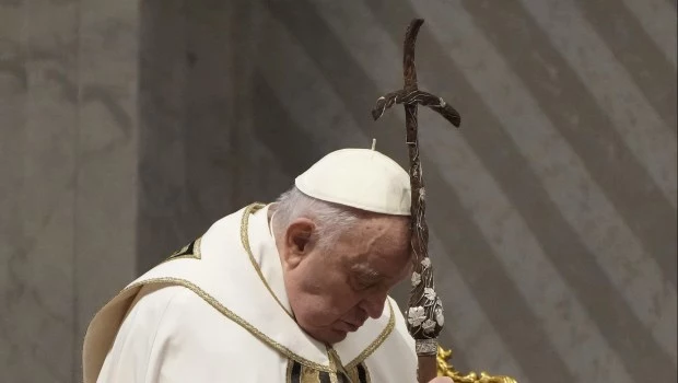 El Papa ordena a los sacerdotes abandonar la "hipocresía clerical" y tratar a los fieles con misericordia