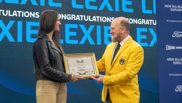 Una fotógrafa dio la vuelta al mundo en un vehículo 100% eléctrico