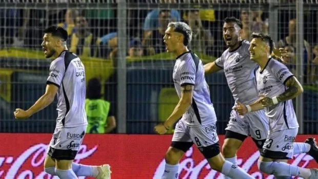 Barracas Central logró una importante victoria en el Gigante de Arroyito