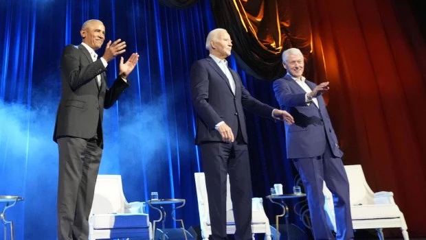 Manifestantes interrumpen una recaudación de fondos en la que participaban Biden, Obama y Clinton