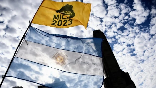 No existe en toda la Constitución alberdiana una disposición que atribuya a rama alguna del Gobierno la facultad de ejercer el comercio, la agricultura o la industria por cuenta del Estado.