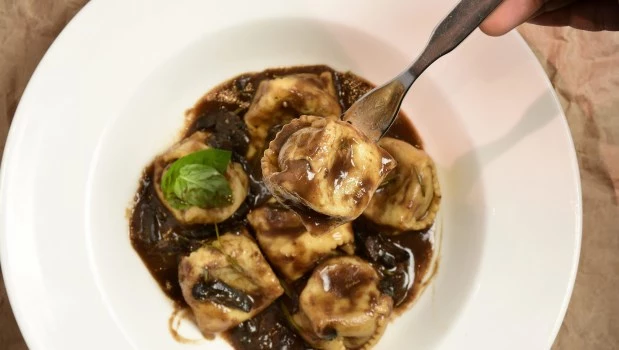 Pastas de noche y croissants de día