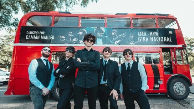 Mahler destaca el modo en que los músicos que remedan a Los Beatles han estudiado cada acorde e inflexión de sus voces.