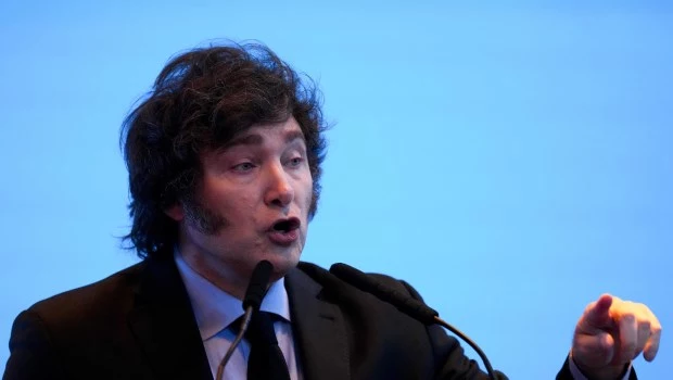 Milei apuntó contra los periodistas que lo tildan de antidemocrático 