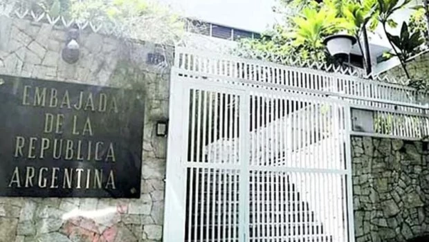 Maduro impidió el ingreso de efectivos de la Gendarmería a Venezuela para custodiar la embajada