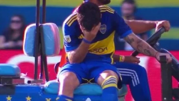 El lateral sufrió la rotura del ligamento cruzado anterior de su rodilla derecha.