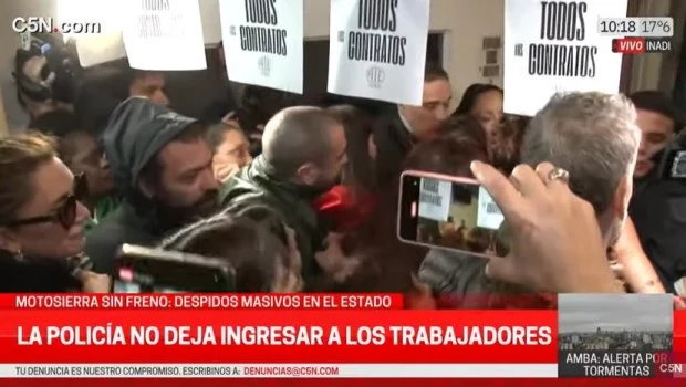 Incidentes en la sede del Inadi entre manifestantes de ATE y la policía 