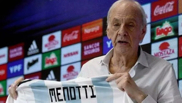 Preocupa la salud del Flaco Menotti: fue intervenido quirúrgicamente y permanece internado