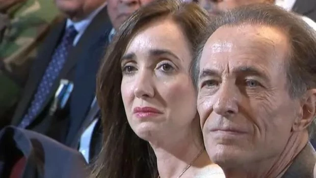 Victoria Villarruel, emocionada, junto a Nicolás Kasanzew.