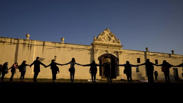 El arzobispo de Salta y tres religiosos cometieron abusos sexuales contra monjas de un convento de clausura