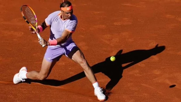 Rafael Nadal volvió a jugar en polvo de ladrillo y firmó una contundente victoria en el ATP 500 de Barcelona