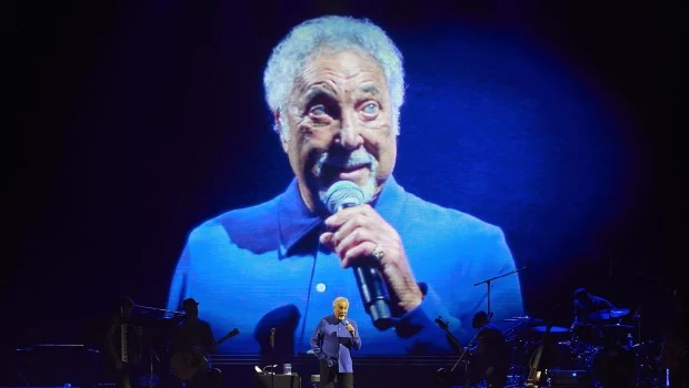 Cada canción estuvo precedida de una breve historia y el infaltable susurro: “Sound like this...” (“y suena así...”). Foto: PH:@ai.fotos