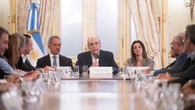 Francos y Scioli, durante la reunión con miembros del sector turístico, en la Casa Rosada.