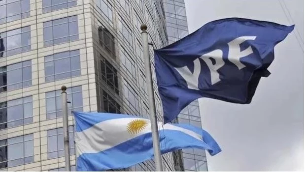 El fondo Burford reclamó el 51% de las acciones de YPF que están en poder del Estado argentino