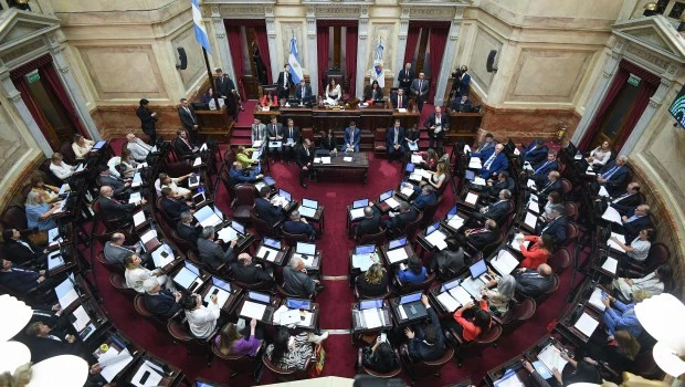 No conformes con el polémico aumento, los senadores se inventaron un aguinaldo
