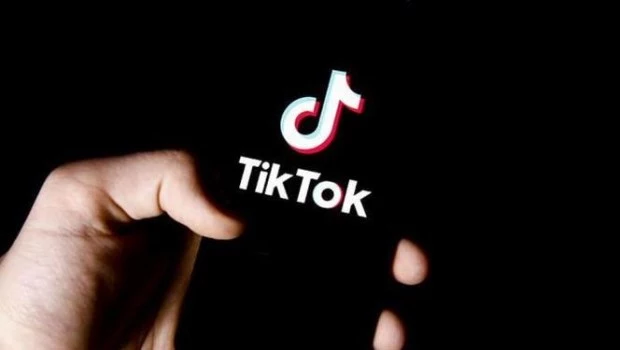 Bruselas amenaza con suspender desde el jueves TikTok lite: "Es tóxico y adictivo, especialmente para los niños"