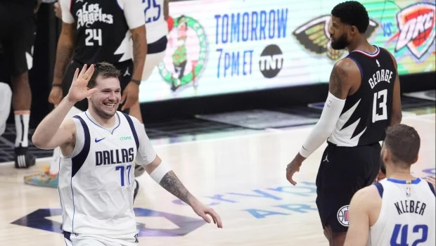 Doncic e Irving conducen a Dallas al triunfo para igualar la serie ante Clippers