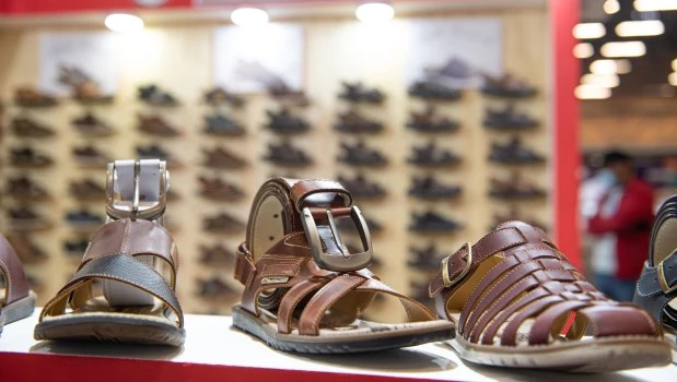 Desplome generalizado de las ventas: cayeron 11,4% en supermercados, 18,4% en shoppings y 6,2% en mayoristas