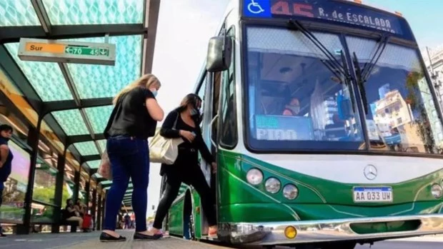 Un acuerdo parcial puso paños fríos en la discusión salarial y se evitó el paro de transporte