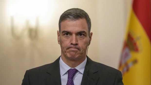 Agobiado por una denuncia contra su esposa, Sánchez sopesa dimitir 