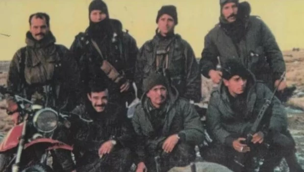 Islas Malvinas, 1982. Jorge Vizoso Posse, el primero parado desde la izquierda.