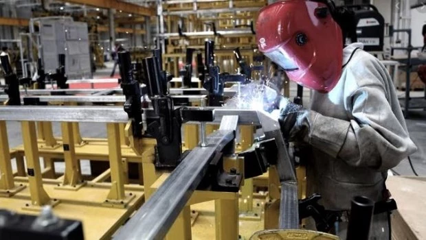 La actividad industrial bajó 6,8%, según datos de la UIA 