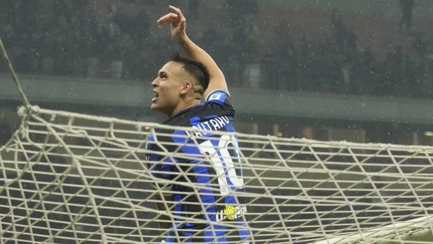 Festeja Lautaro Martínez, el símbolo del Inter campeón.