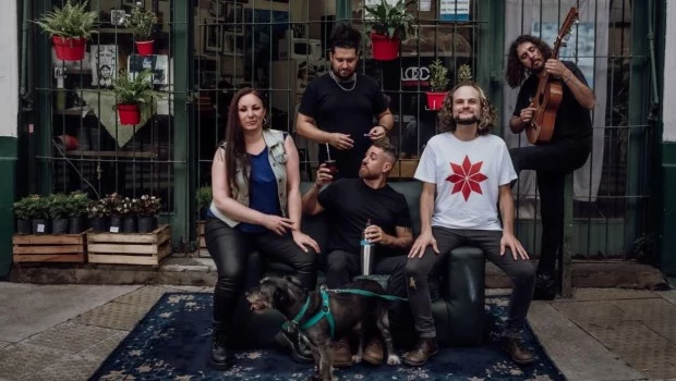 “El rock está volviendo a los márgenes y eso está buenísimo”