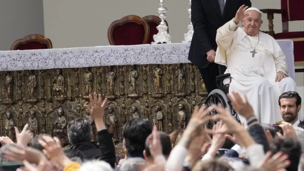 El papa a los jóvenes en Venecia: "Dejen el teléfono y encuentren a la gente"