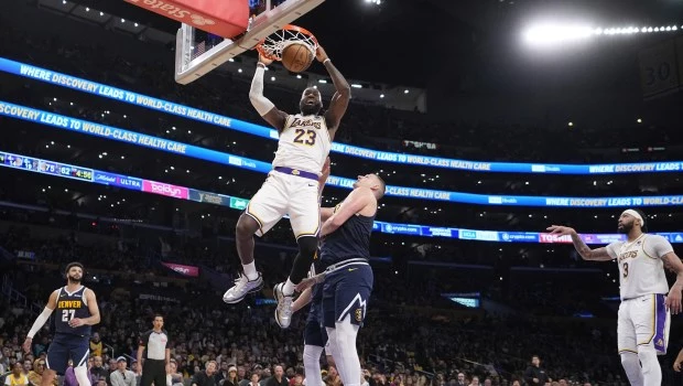 Lakers evita la barrida de los Nuggets en Los Angeles