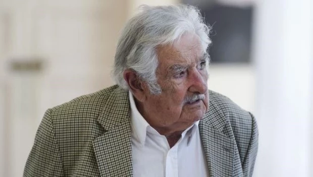 El expresidente de Uruguay José Mujica reveló que tiene un tumor en el esófago