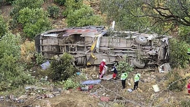 Sube a 23 el número de fallecidos en un accidente de bus en el norte de Perú