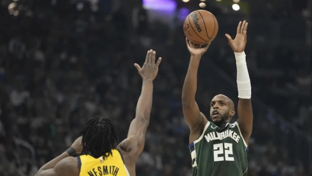 Sin Lillard y Antetokounmpo, los Bucks evitan la eliminación en casa