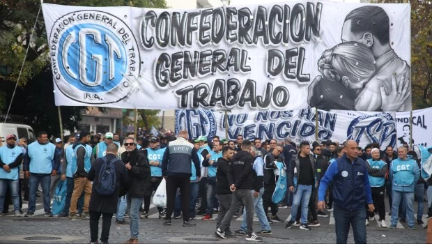 La CGT y las dos CTA se movilizan en el Día del Trabajador con la consigna “La Patria no se vende”