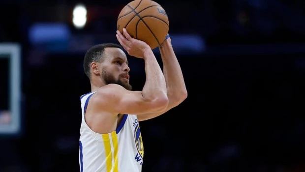 Tras quedar fuera de los playoff, Curry consiguió el premio al Jugador Clutch