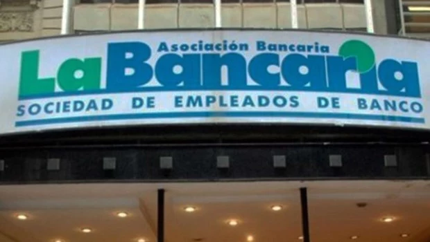 Los bancarios sellaron un nuevo aumento y el sueldo básico quedó en 1.200.000 pesos