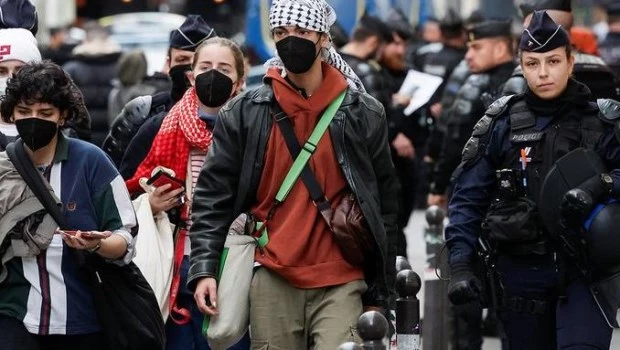  Francia: la policía de París desalojó a estudiantes pro palestinos que ocupaban la Universidad Sciences Po