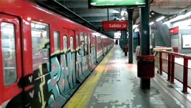 Los metrodelegados llevarán adelante el lunes una apertura de molinetes en las líneas A, B y C