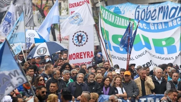 El Gobierno apuntó contra la CGT: "Es un paro político un poco injustificado"