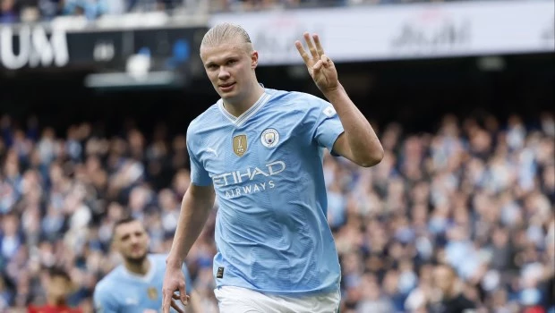 Manchester City aplastó a Wolverhampton con 4 goles de Haaland y uno de Julián Alvarez