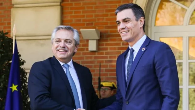 Alberto Fernández respaldó al ministro español que atacó a Milei