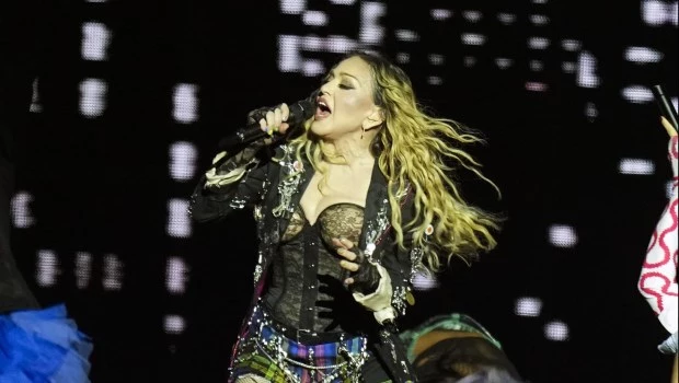 Madonna sacudió a Brasil al convertir la playa de Copacabana en una enorme pista de baile