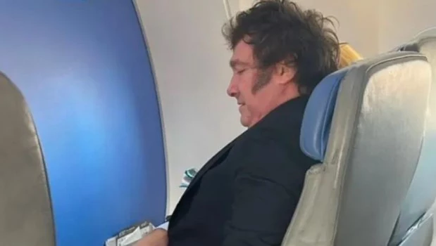Milei viajó a Los Angeles en el avión que compró Alberto Fernández