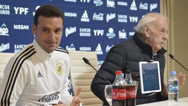 Scaloni: "Se nos fue un maestro del fútbol"