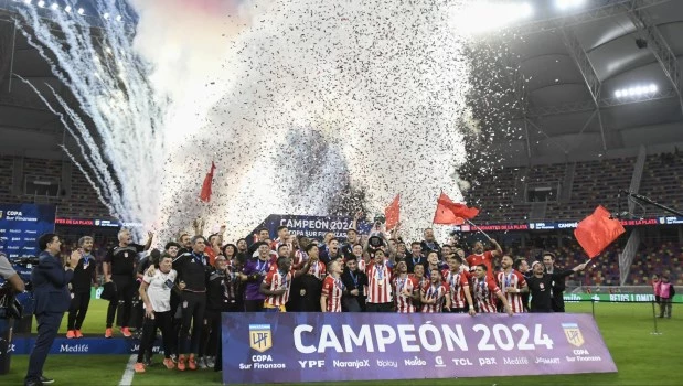 Estudiantes campeón de la Copa de la Liga tras vencer por penales a Vélez