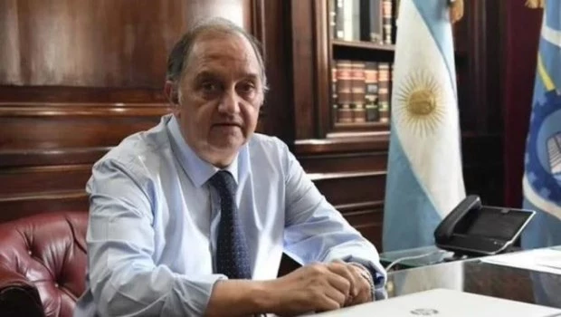 Senador nacional de Unión por la Patria Carlos Linares.