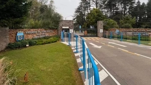 Despiden los restos de César Luis Menotti en el predio de AFA