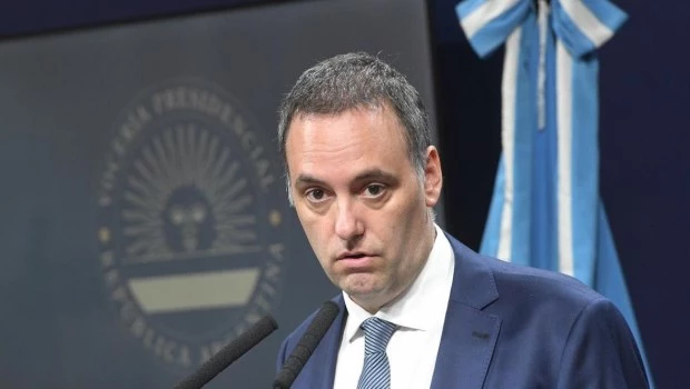 Para Adorni, el paro es "un atentado contra el bolsillo y contra la voluntad de la gente"